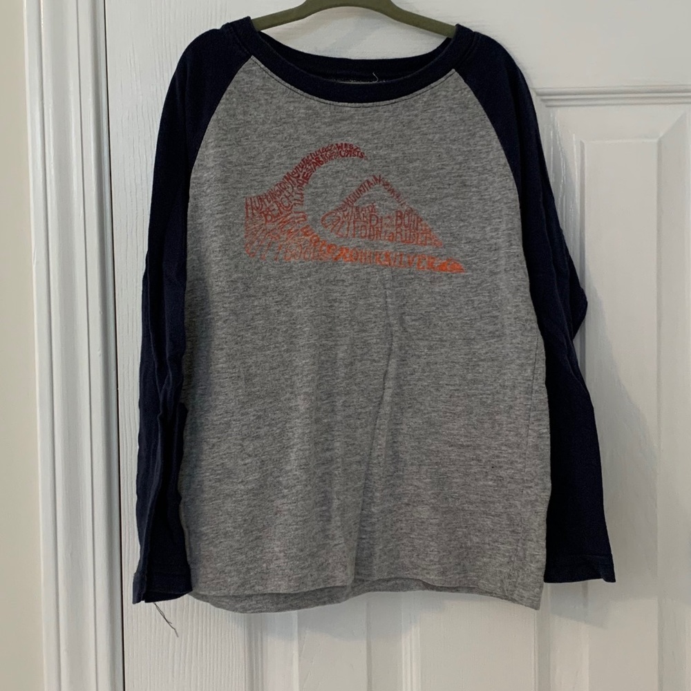 Boys quick silver long sleeve tshirt. Size 5